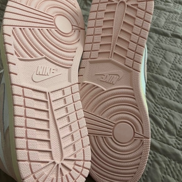 Air Jordan retro high og ash pink women - Picture 3 of 7